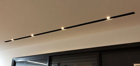 תאורה בהנמכת גבס בתקרה 